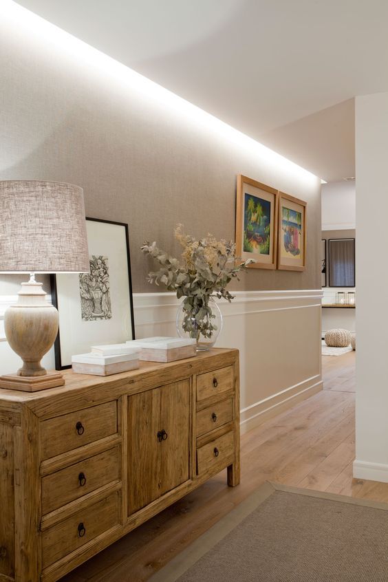 pasillo con iluminación puntual